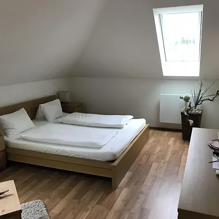 Marjána Casa de hóspedes Mníšek pod Brdy
