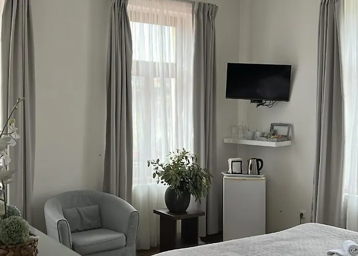 Marjána Vendégház Mníšek pod Brdy